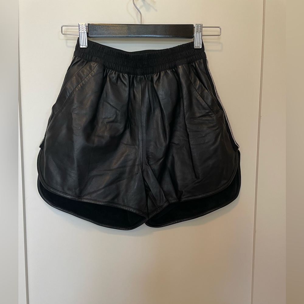 Lamp skin leather  “buttery “ shorts only worn once like new ! IT 38 US 6 $$380